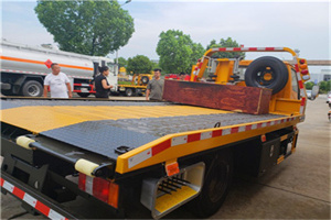 江海附近拖车电话号码服务